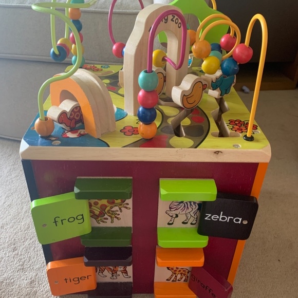 Wooden activity cube - Picture 2 of 6